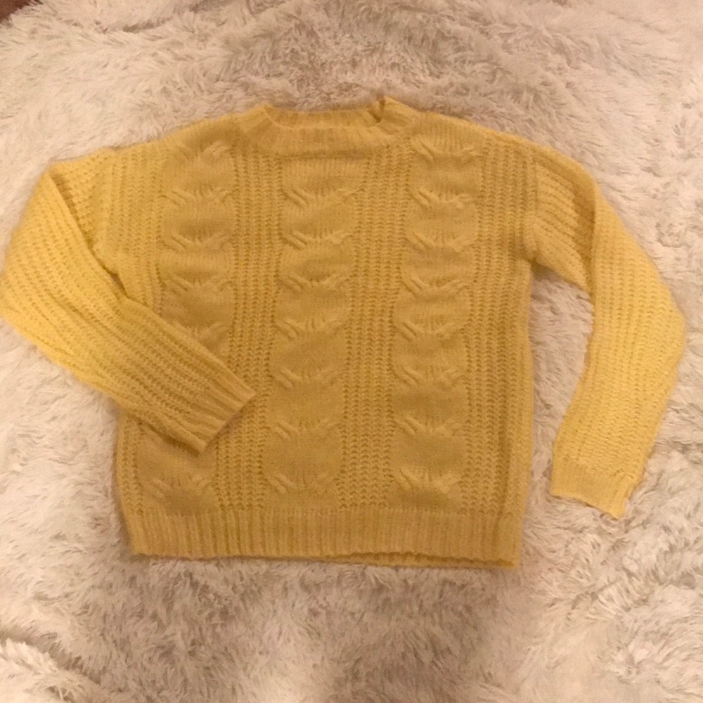 Cable knit sweater new Big bird shade of yellow